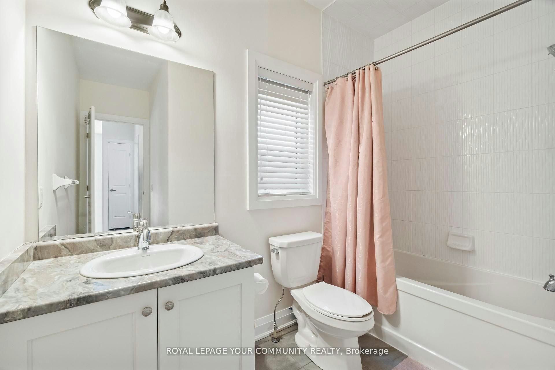 8 Duncombe Lane, Richmond Hill, ON, L4C 1C2 - 28