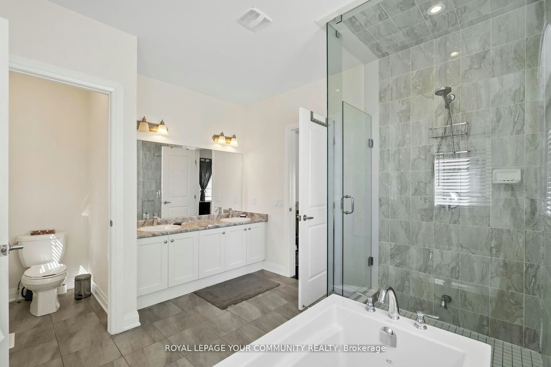 8 Duncombe Lane, Richmond Hill, ON, L4C 1C2 - 20