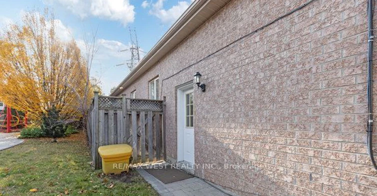 47 Timber Lane, Vaughan, ON, L4L 3J6 - 2
