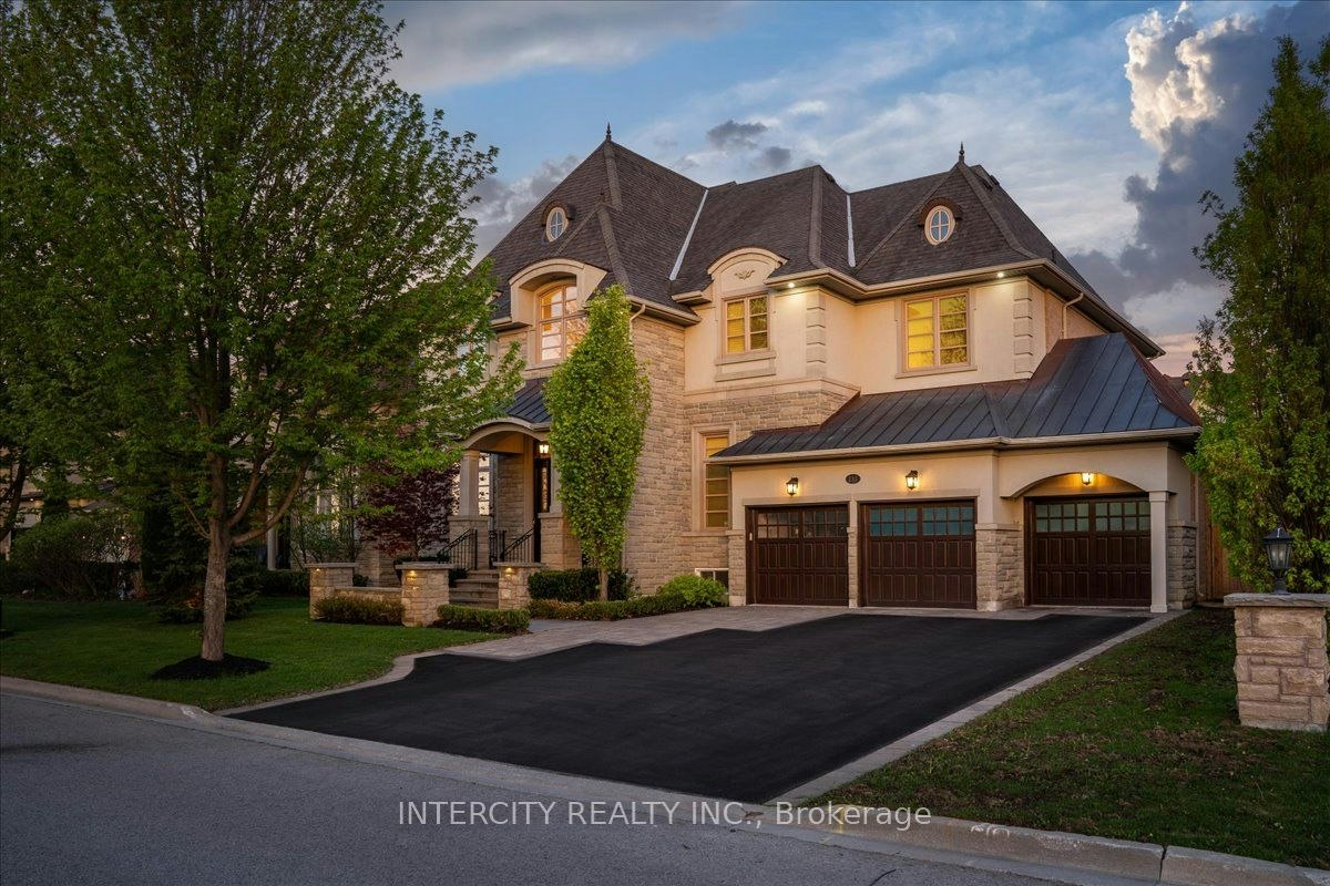 233 Carisbrooke Circle, Aurora, ON, L4G 0K4