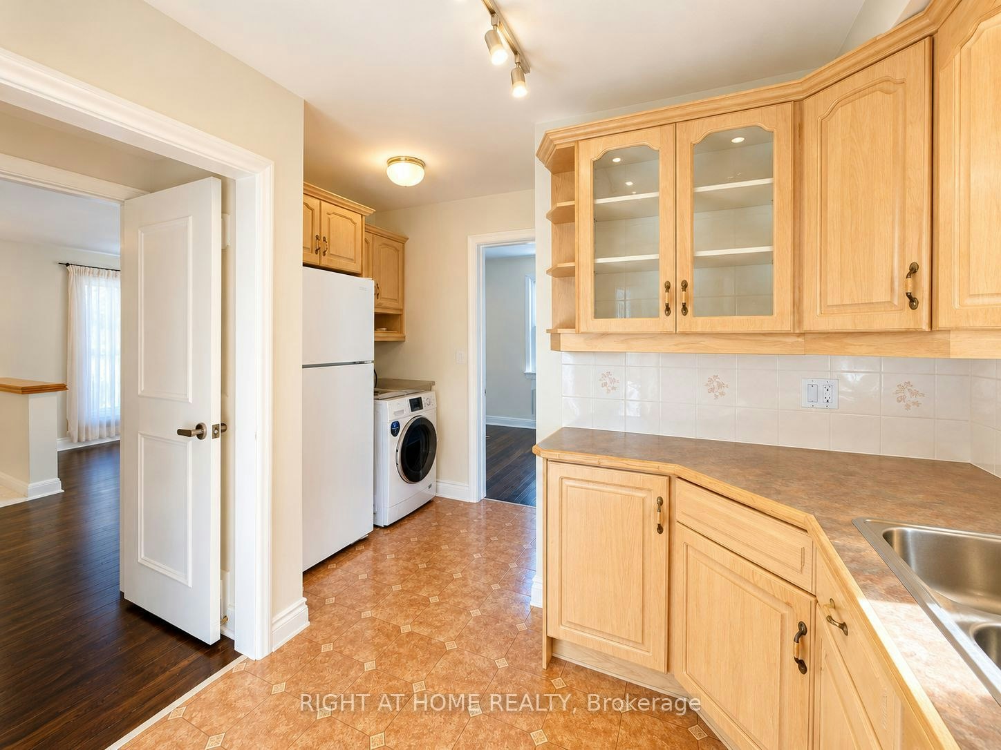 Main Floor-72 Monkswood Crescent, Newmarket, ON, L3Y 2K1 - 13