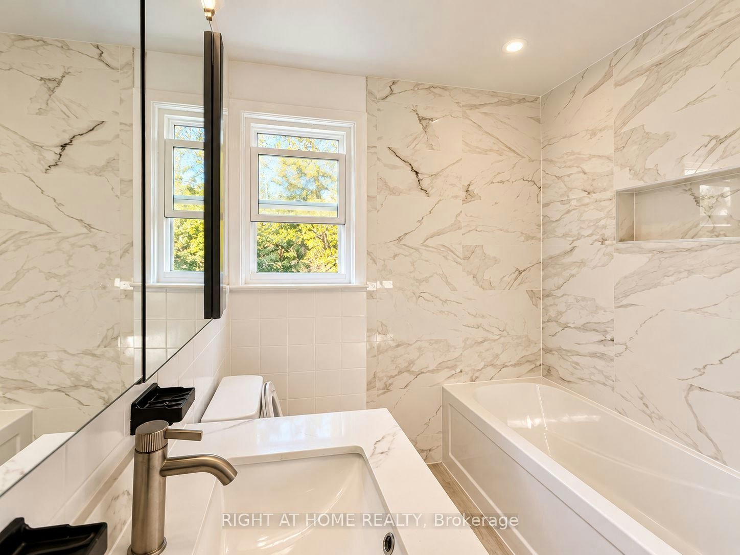 Main Floor-72 Monkswood Crescent, Newmarket, ON, L3Y 2K1 - 16
