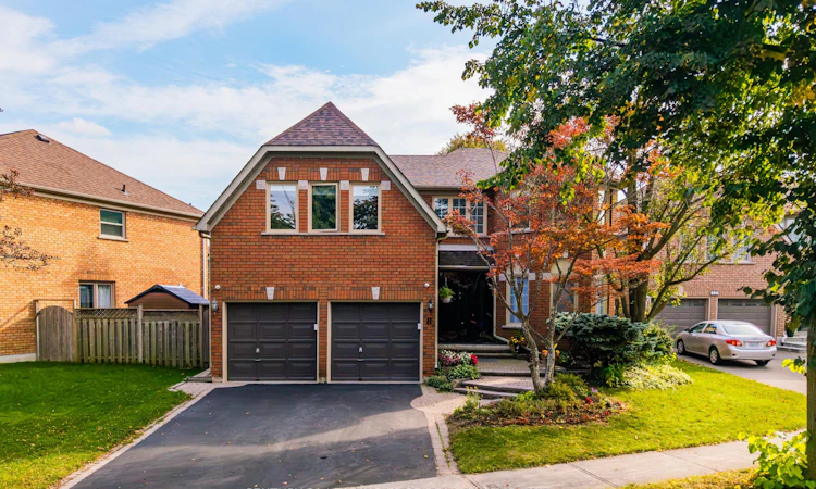 8 Mooreland Court