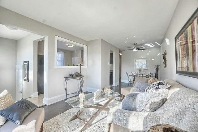 Main Fl-167 Septonne Avenue, Newmarket, ON, L3Y 2W4 - 4