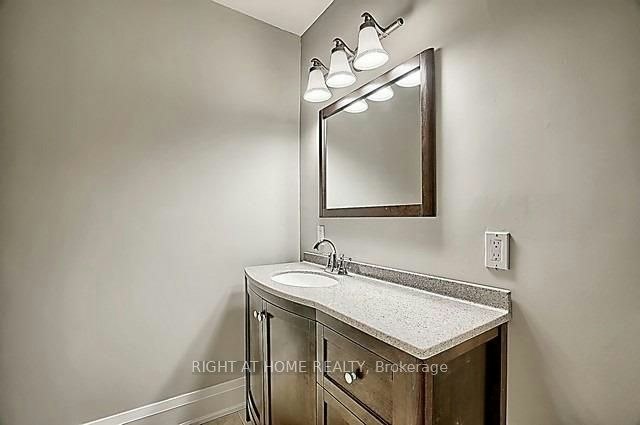 Main Fl-167 Septonne Avenue, Newmarket, ON, L3Y 2W4 - 5