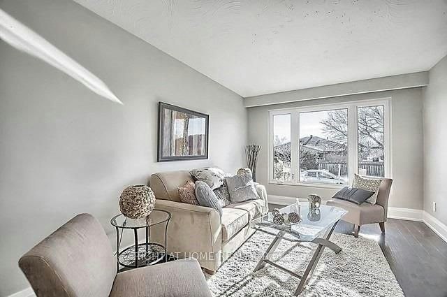 Main Fl-167 Septonne Avenue, Newmarket, ON, L3Y 2W4