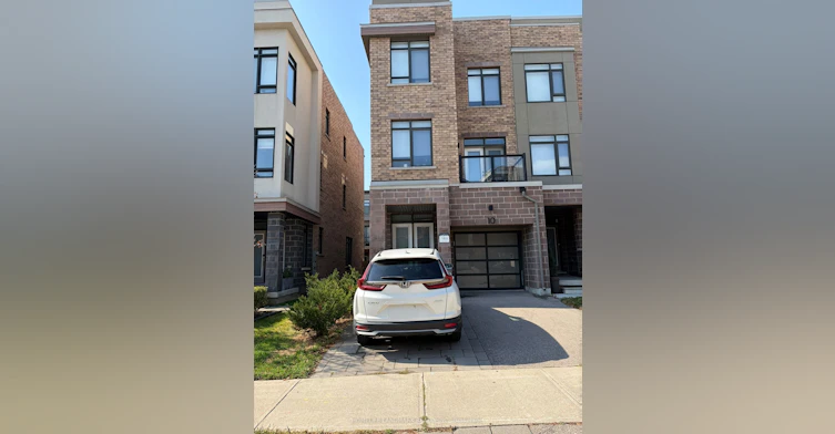 10 Glenngarry Crescent, Vaughan, ON, L6A 4Z4
