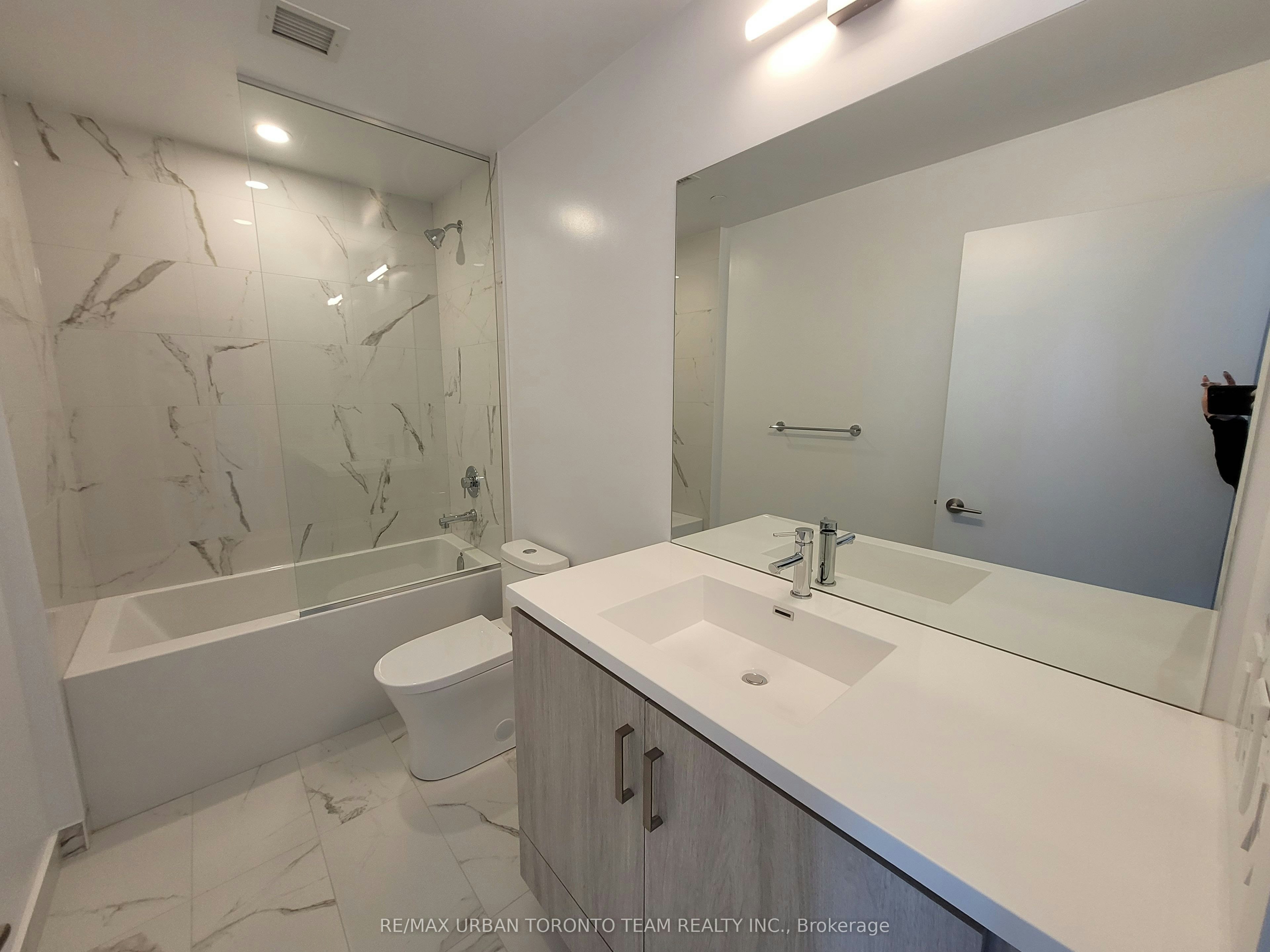 1208-60 Honeycrisp Crescent, Vaughan, ON, L4K 0M7 - 9