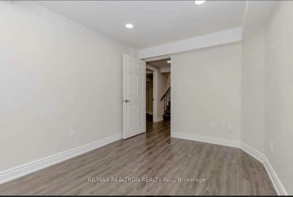 BSMT-715 Shanahan Boulevard, Newmarket, ON, L3X 1P8 - 5