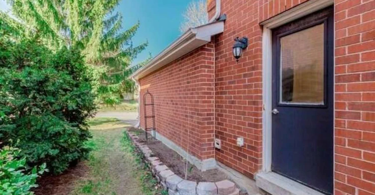BSMT-715 Shanahan Boulevard, Newmarket, ON, L3X 1P8 - 2