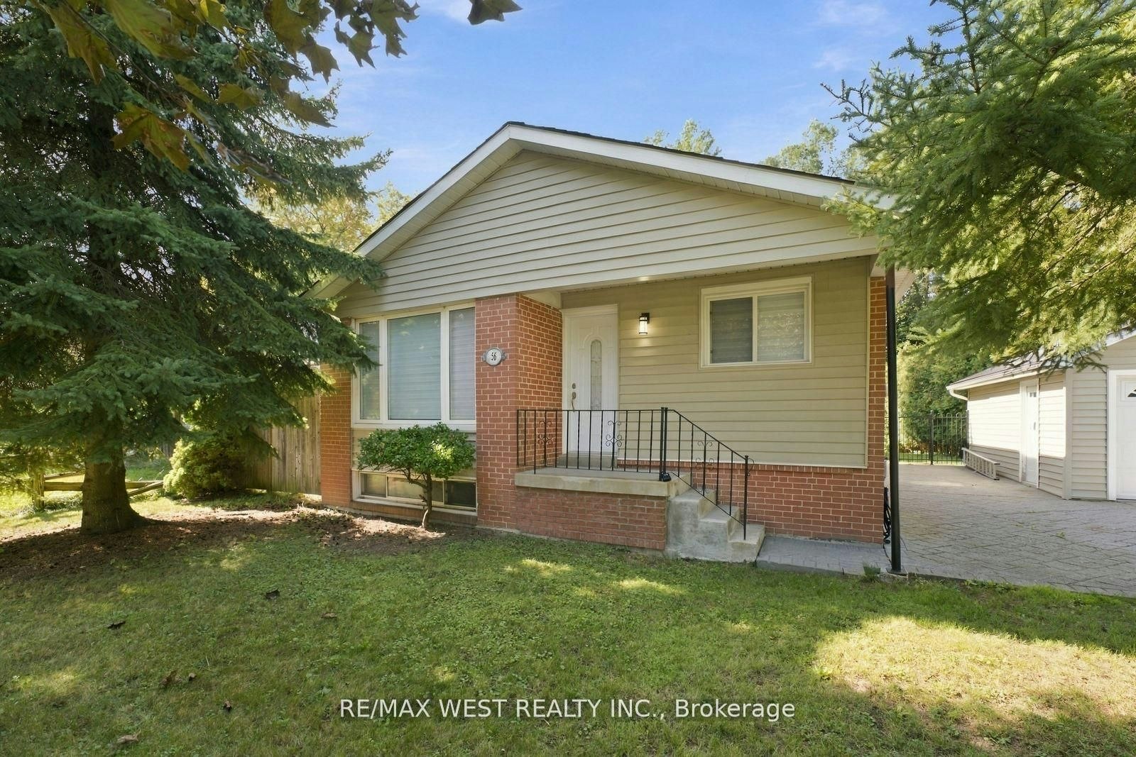 56 Seaton Drive, Aurora, ON, L4G 2K3 - 2