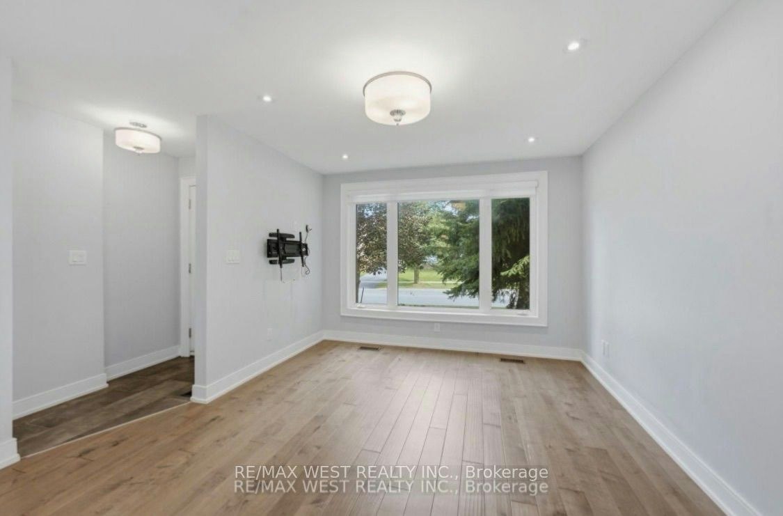 56 Seaton Drive, Aurora, ON, L4G 2K3 - 5