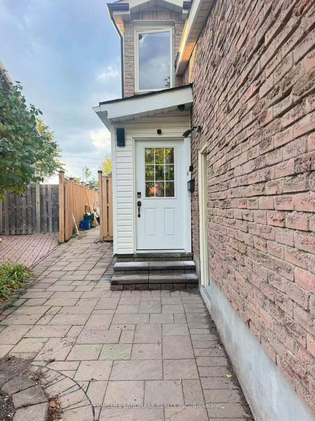 8 Fullerton Crescent, Markham, ON, L3R 3G5