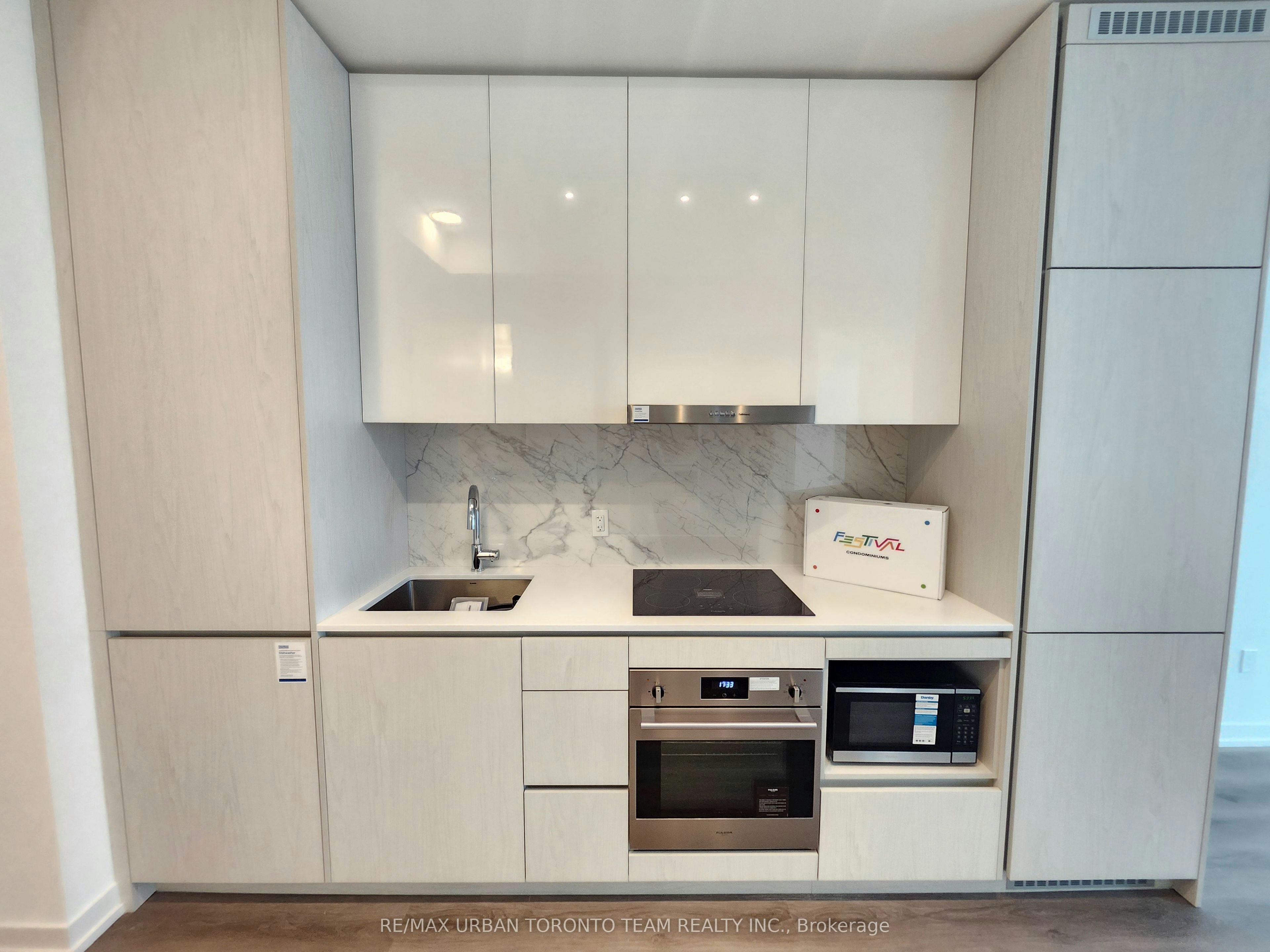 3111-28 Interchange Way, Vaughan, ON, L4K 0P8 - 3
