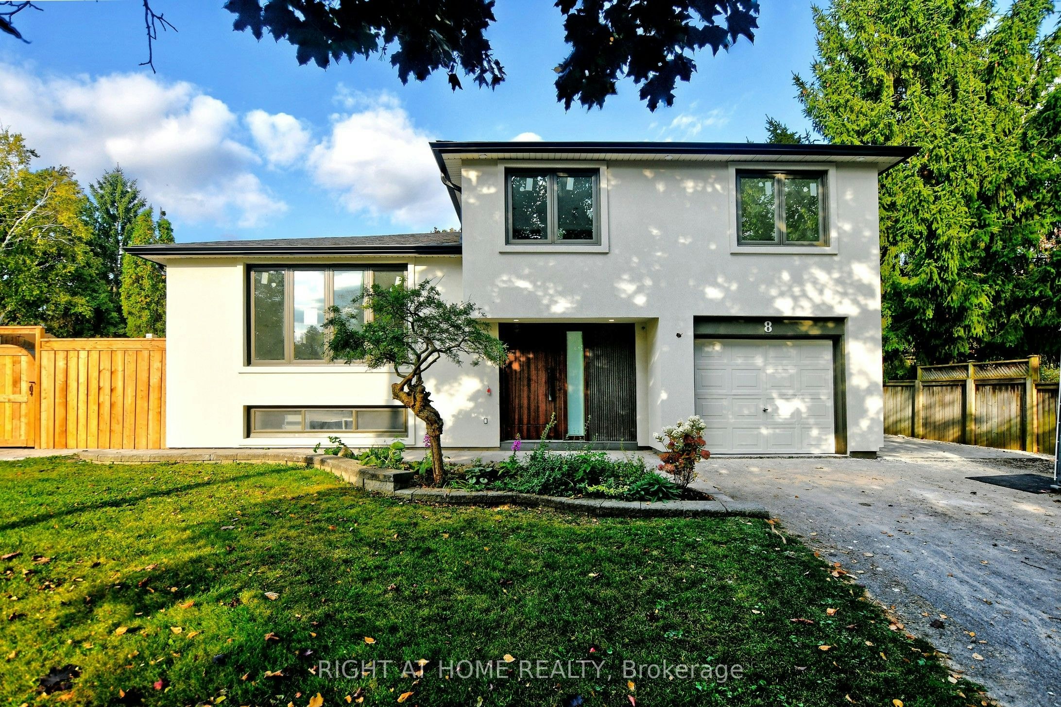 8 Hill Drive, Aurora, ON, L4G 3A6