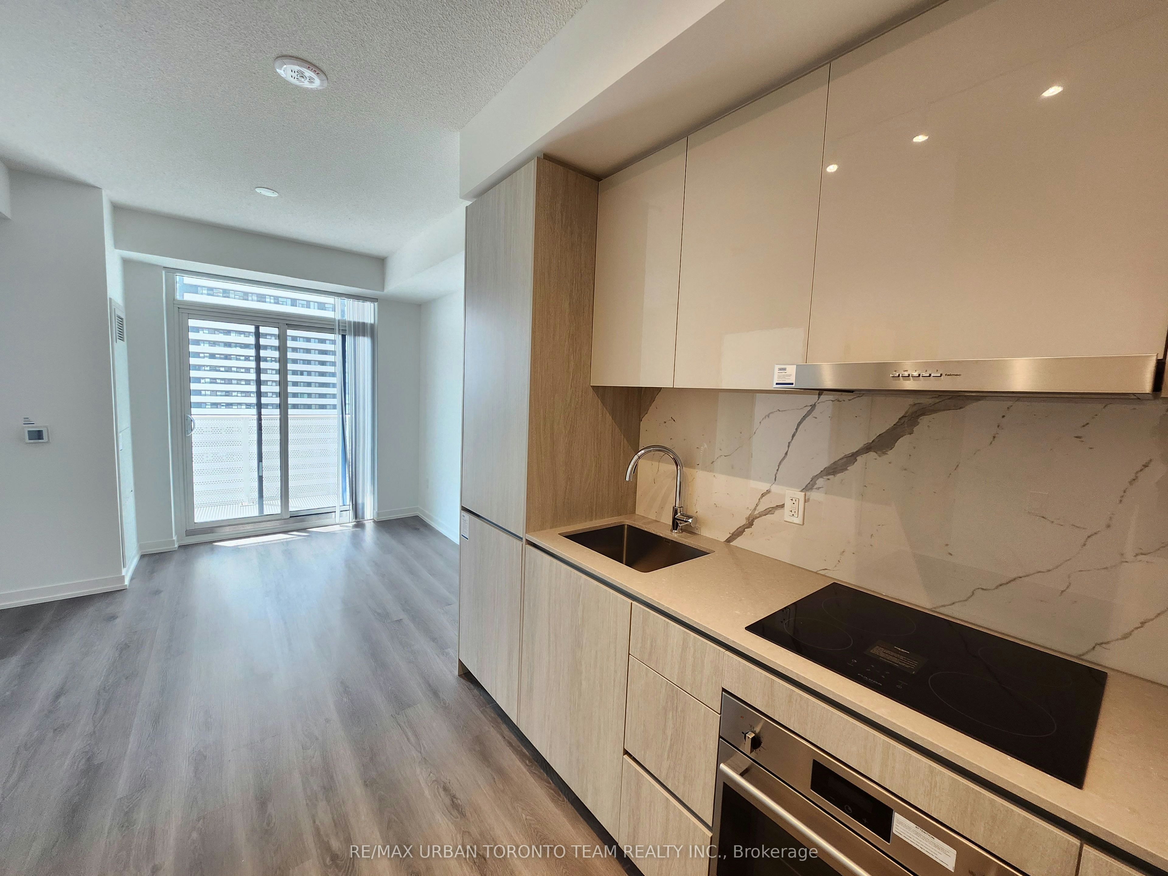 1215-28 Interchange Way, Vaughan, ON, L4K 0P8 - 2