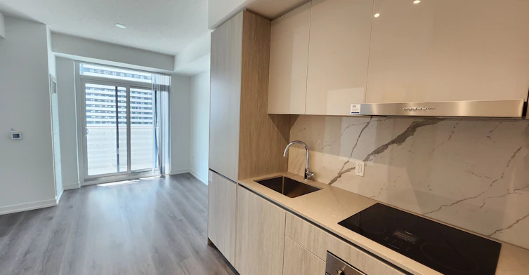 1215-28 Interchange Way, Vaughan, ON, L4K 0P8 - 2