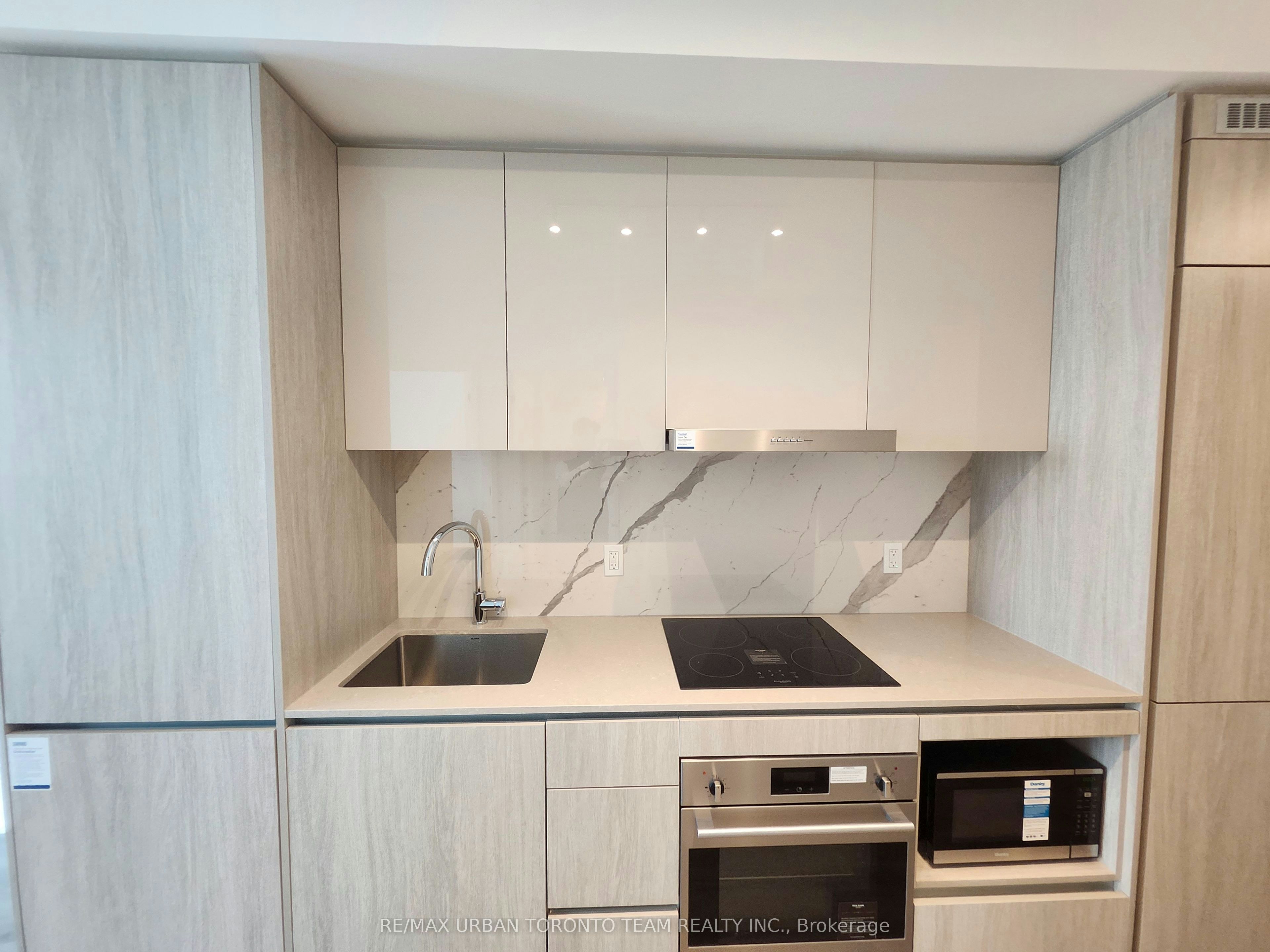 1215-28 Interchange Way, Vaughan, ON, L4K 0P8 - 3