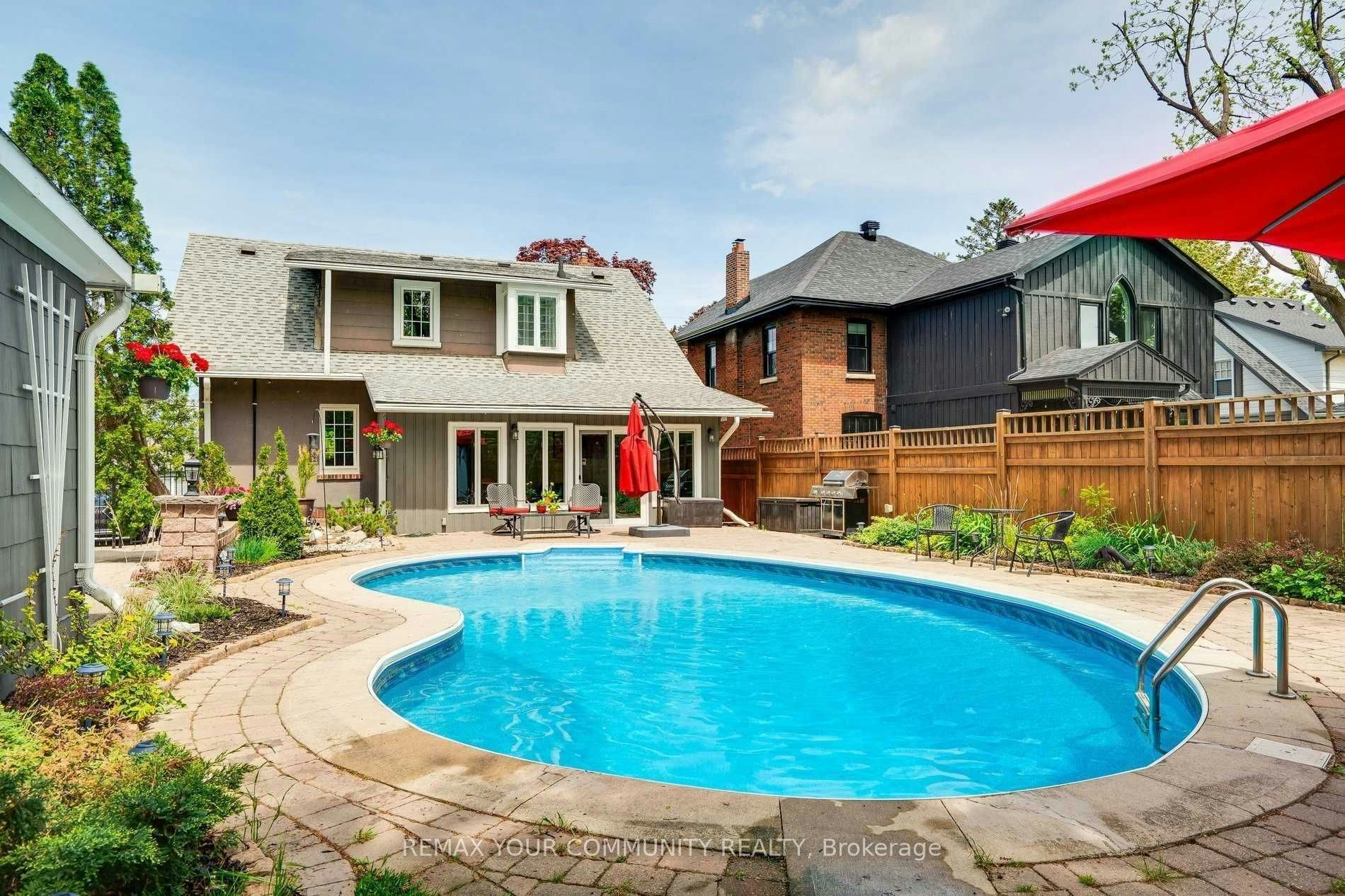 19 Mark Street, Aurora, ON, L4G 1W2