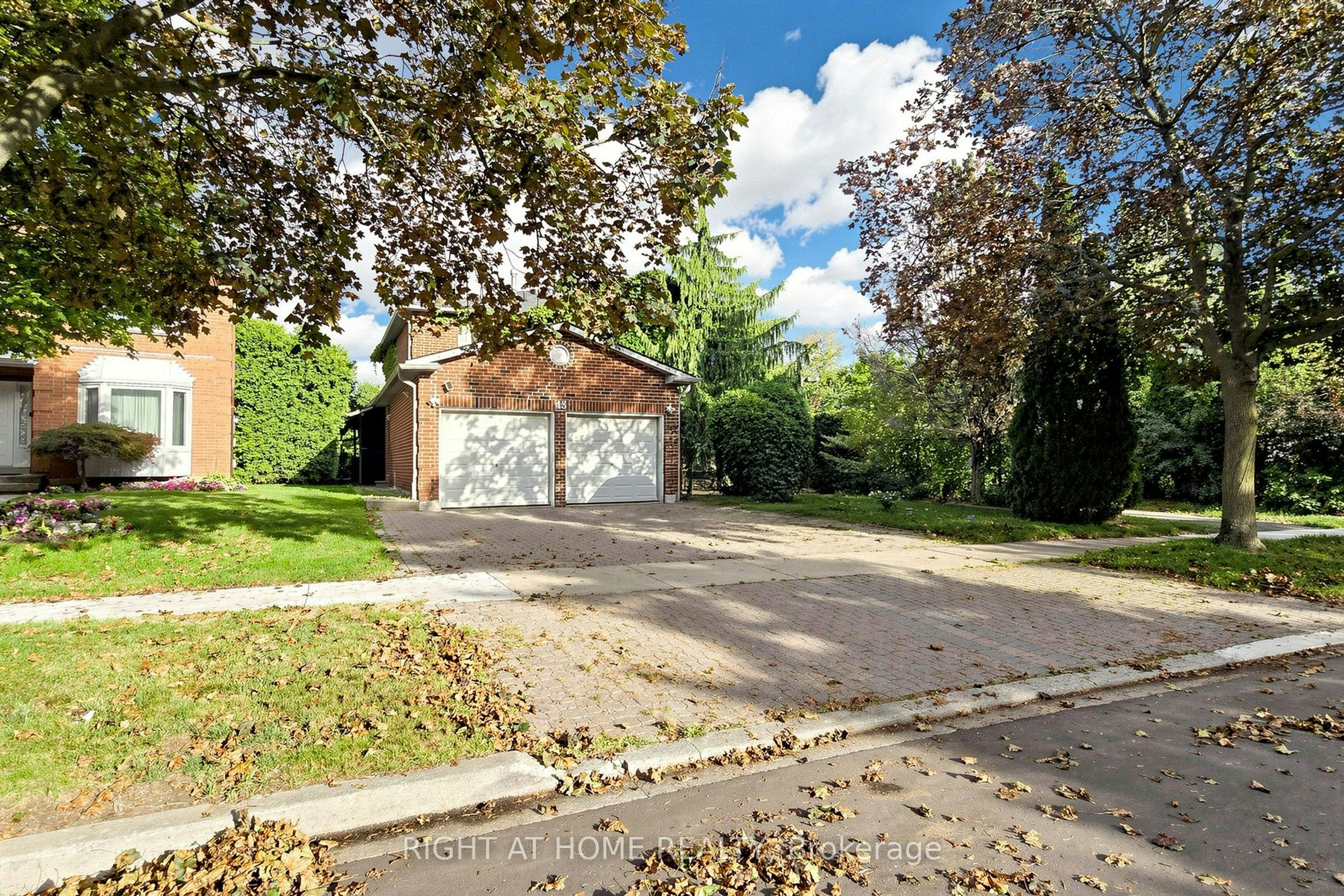 43 Topham Crescent, Richmond Hill, ON, L4C 9H1