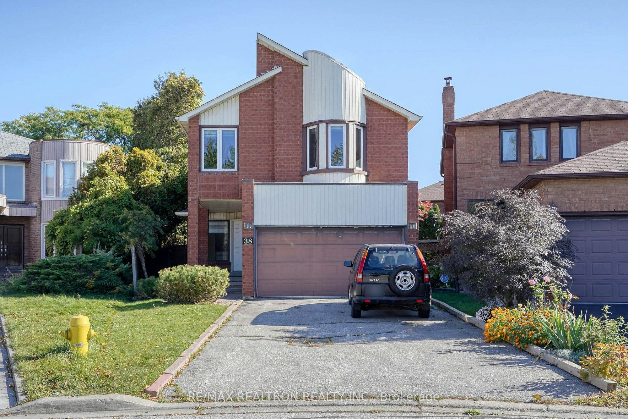 38 Kimbergate Way, Vaughan, ON, L4J 6R4