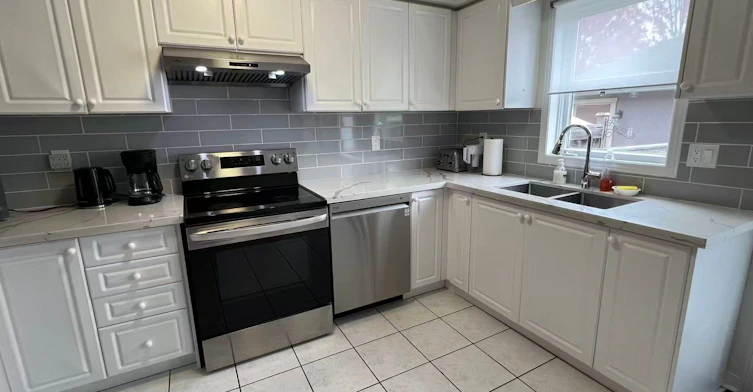 9051 Yonge Street, Richmond Hill, ON, L4C 0L2 - 3