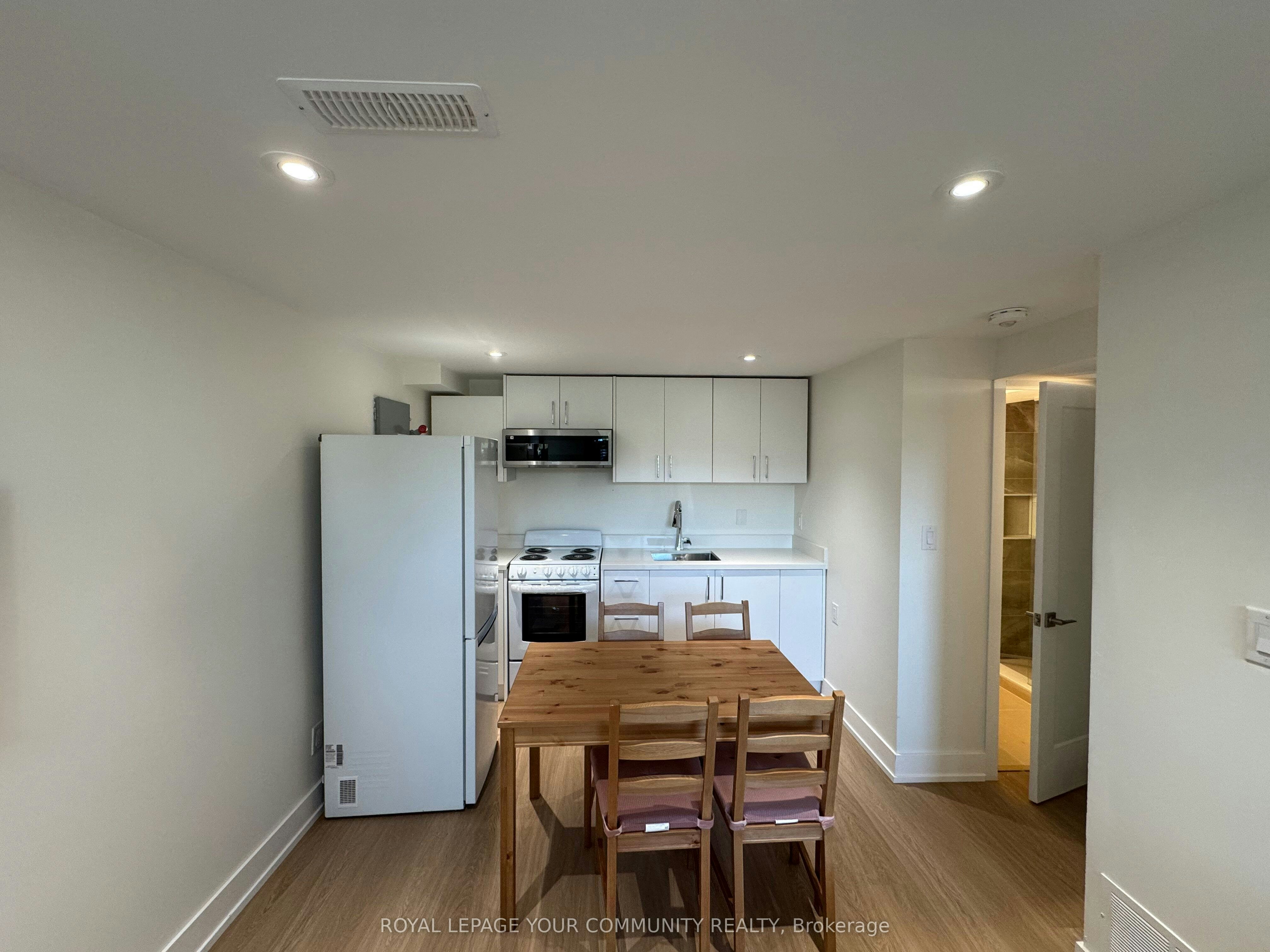 Lower 1-145 Harrison Drive, Newmarket, ON, L3Y 4P5