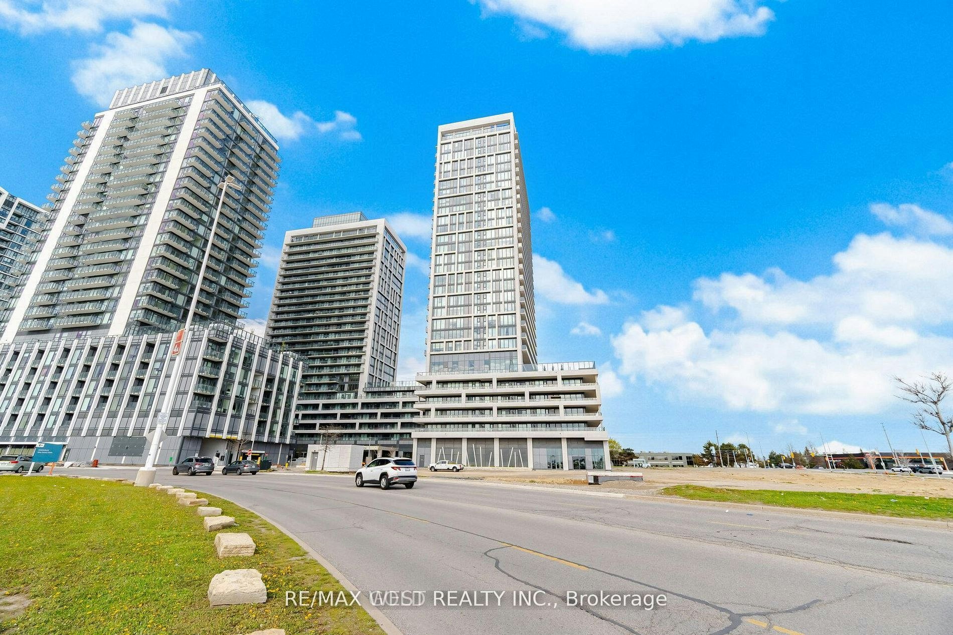 2302-8960 Jane Street, Vaughan, ON, L4K 0N9