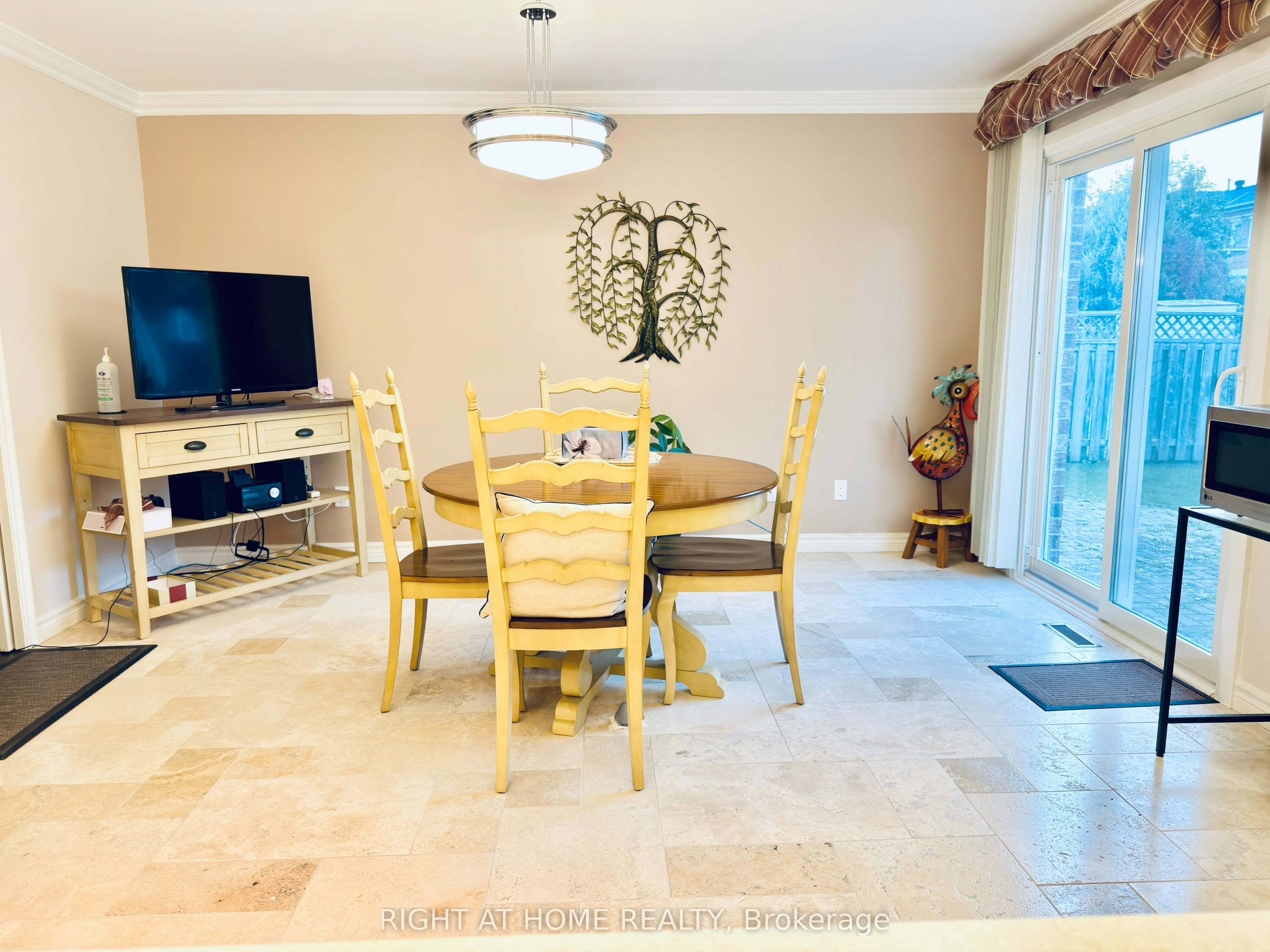6 Cowles Court, Richmond Hill, ON, L4C 9A7 - 6