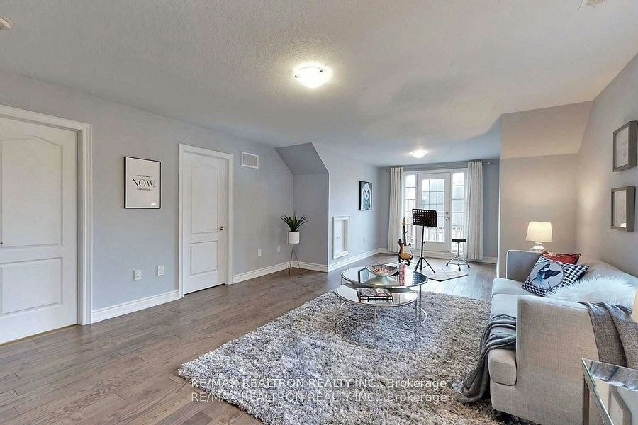 One Bedroom-18 Love Court, Richmond Hill, ON, L4B 0G2 - 3