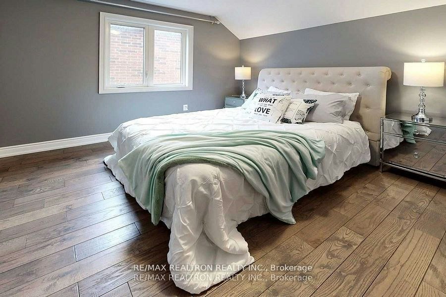 One Bedroom-18 Love Court, Richmond Hill, ON, L4B 0G2 - 5