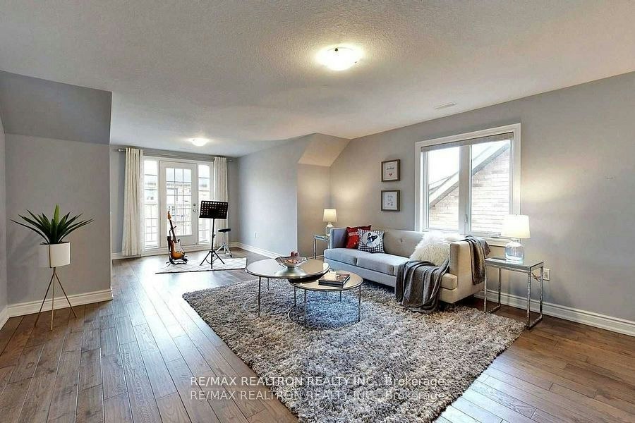 One Bedroom-18 Love Court, Richmond Hill, ON, L4B 0G2 - 4