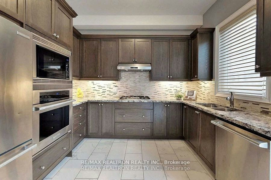 One Bedroom-18 Love Court, Richmond Hill, ON, L4B 0G2 - 2
