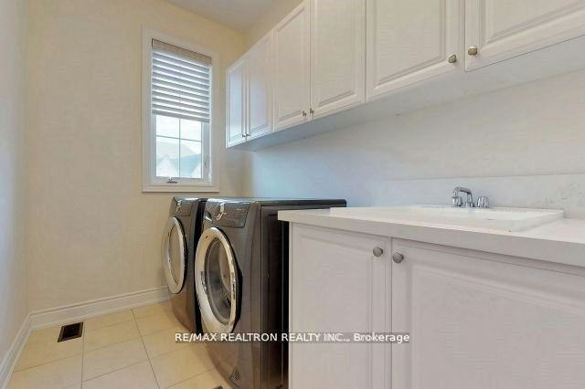 One Bedroom-18 Love Court, Richmond Hill, ON, L4B 0G2 - 7