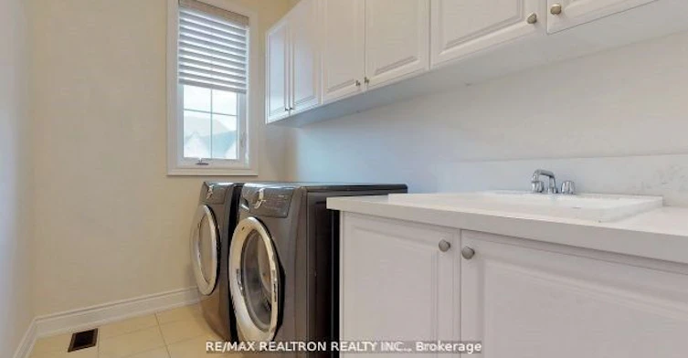 One Bedroom-18 Love Court, Richmond Hill, ON, L4B 0G2 - 7