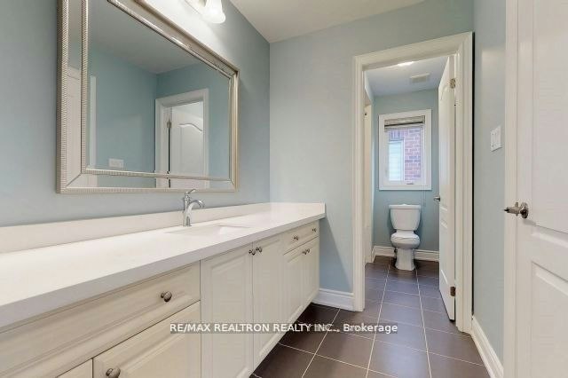 One Bedroom-18 Love Court, Richmond Hill, ON, L4B 0G2 - 6