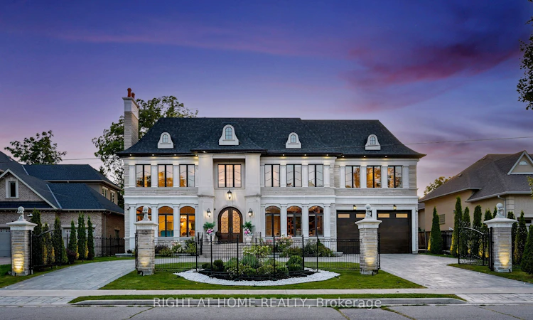 10 Yongeview Avenue