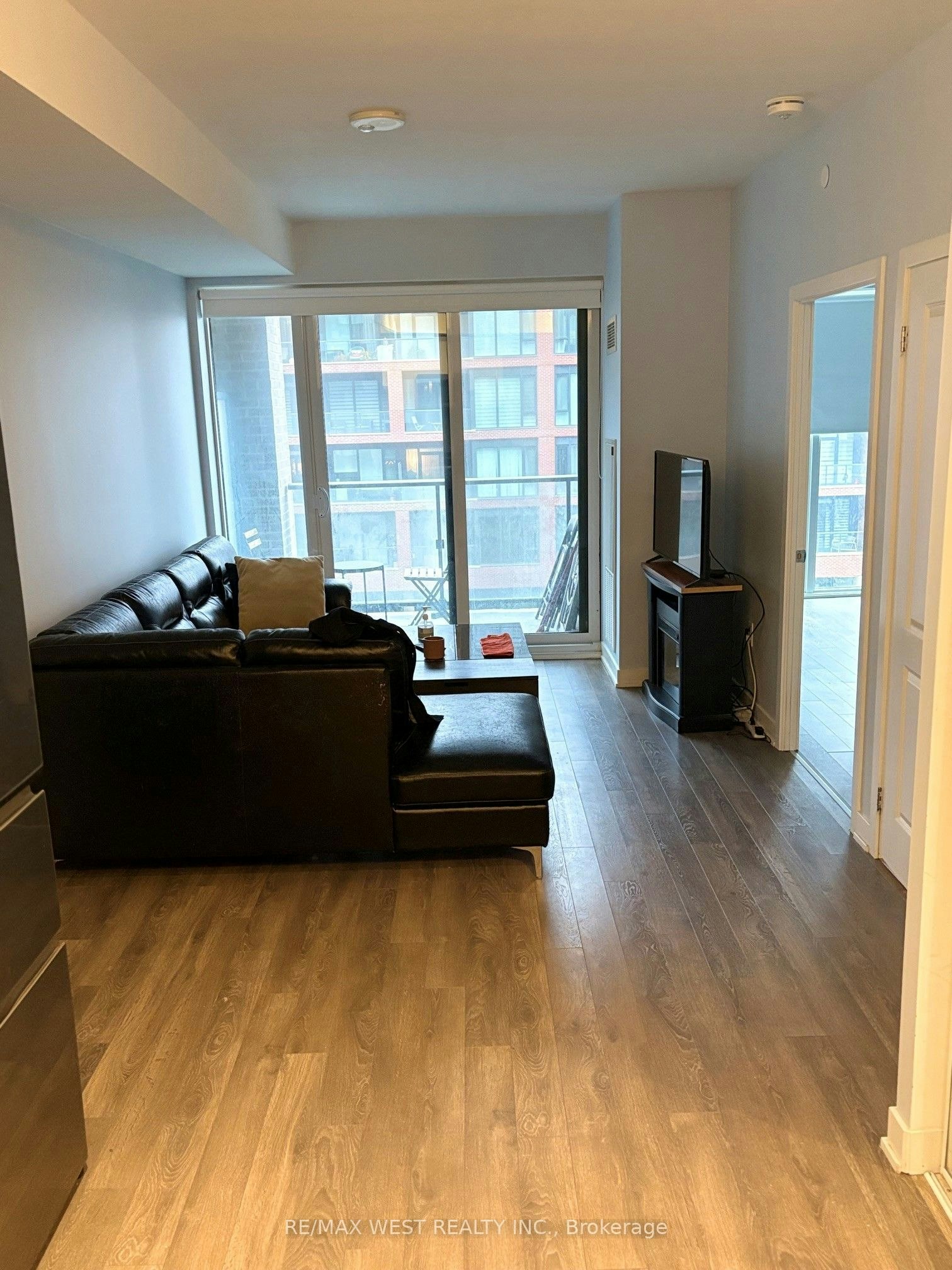 418-100 Eagle Rock Way, Vaughan, ON, L6A 5B9 - 3
