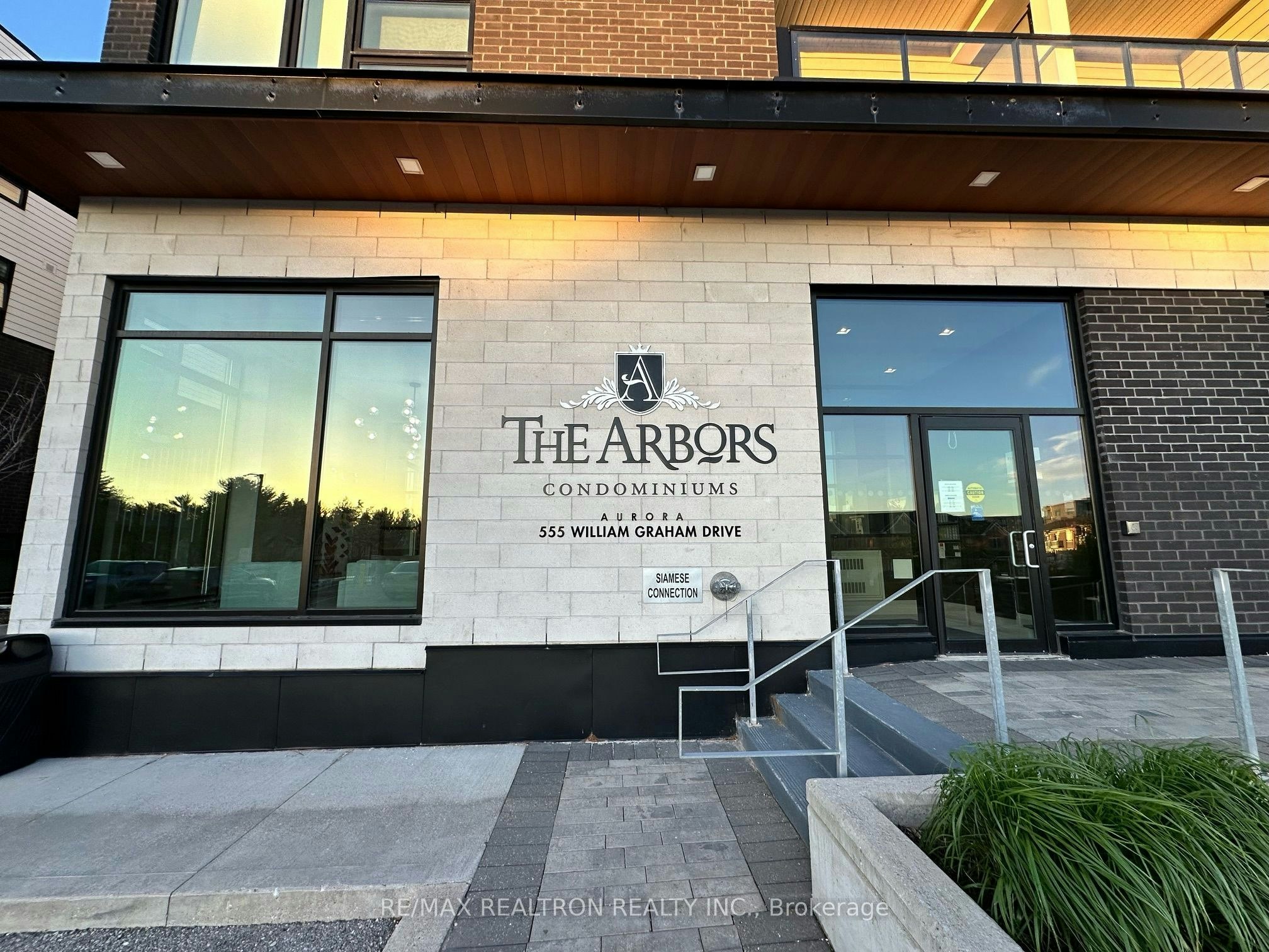 PH 446-555 William Graham Drive W, Aurora, ON, L4G 3H9 - 3