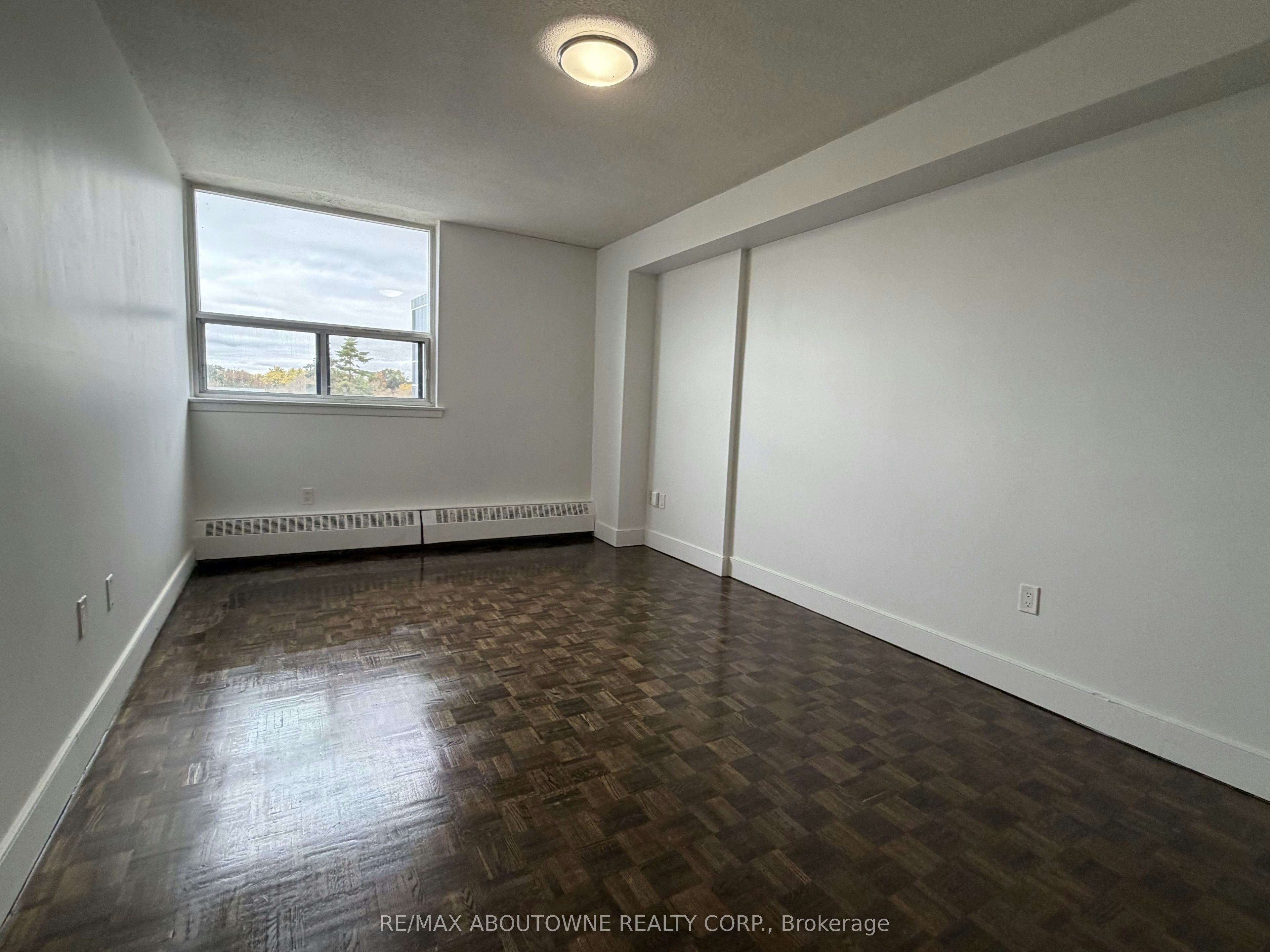 205-147 Wellington Street W, Aurora, ON, L4G 2N9 - 13