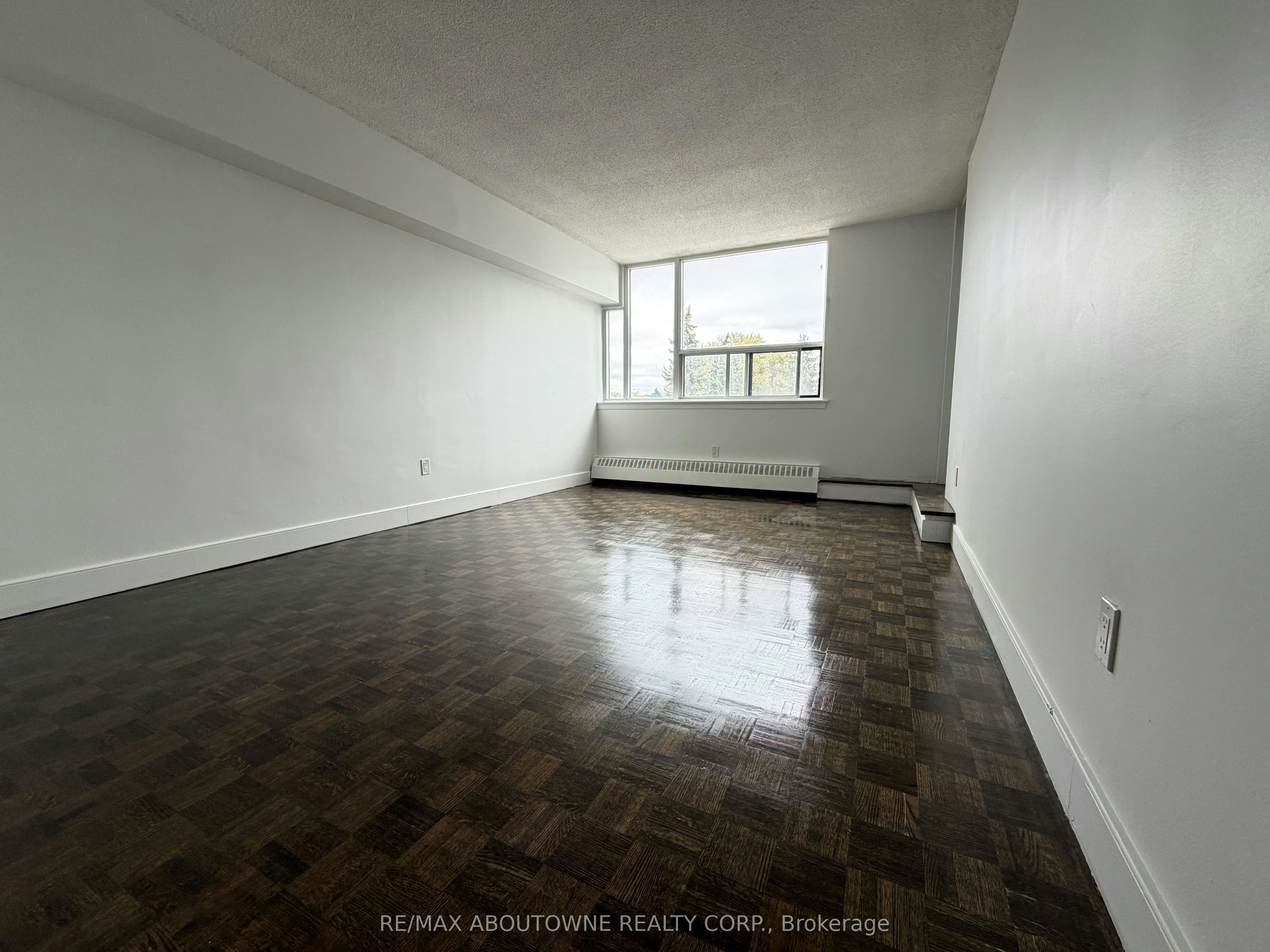 205-147 Wellington Street W, Aurora, ON, L4G 2N9 - 5