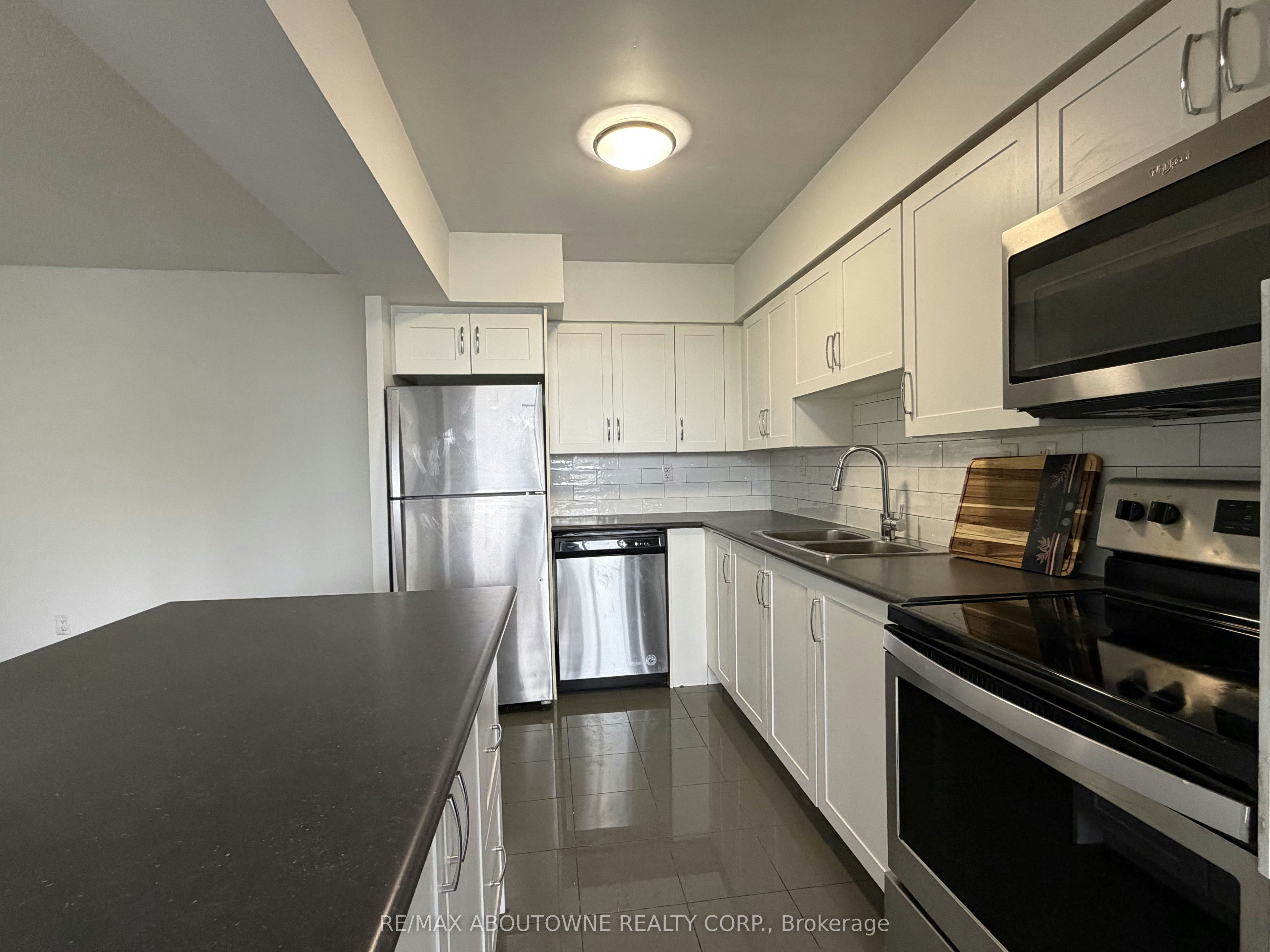 205-147 Wellington Street W, Aurora, ON, L4G 2N9 - 9