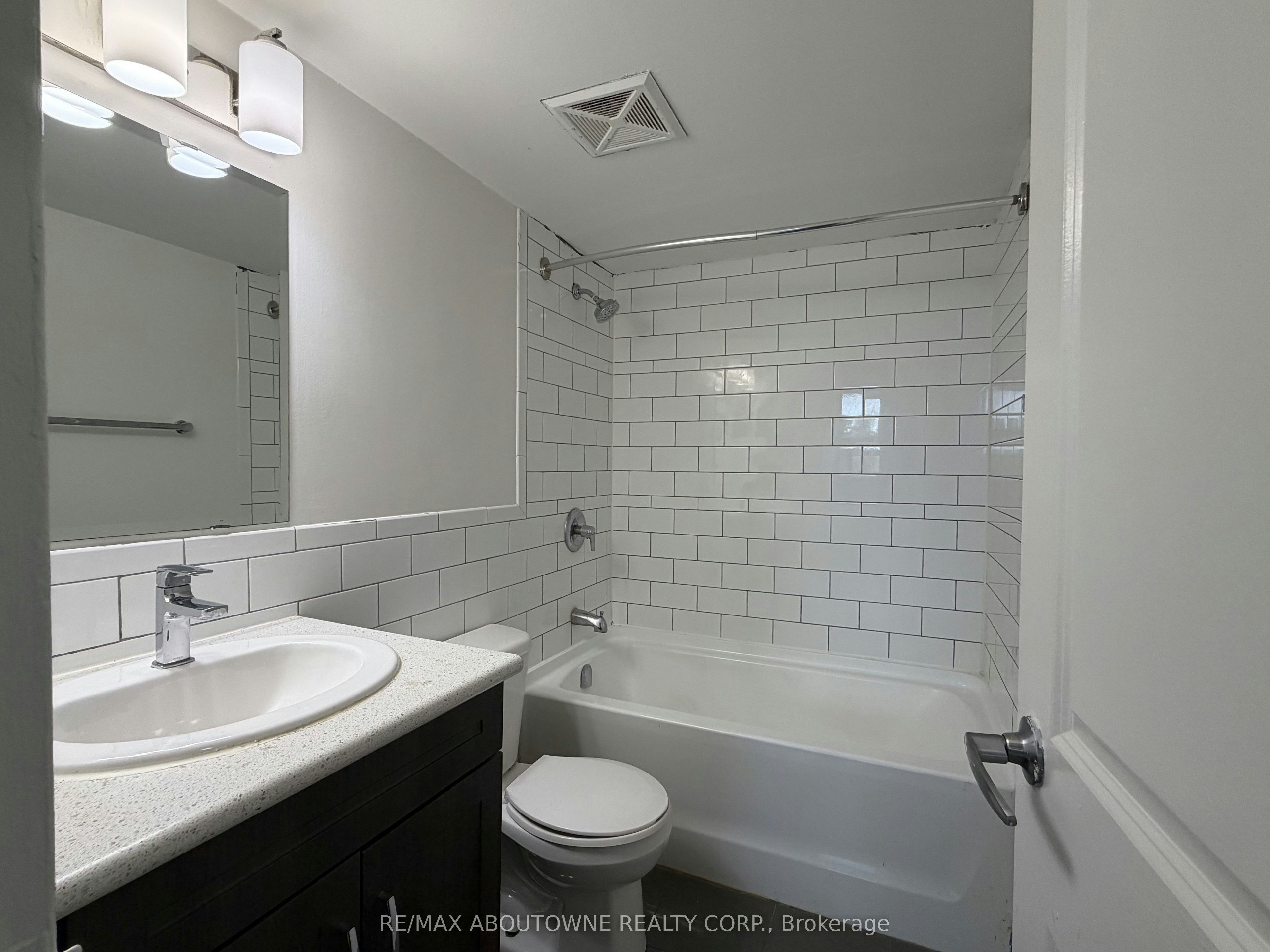 205-147 Wellington Street W, Aurora, ON, L4G 2N9 - 12