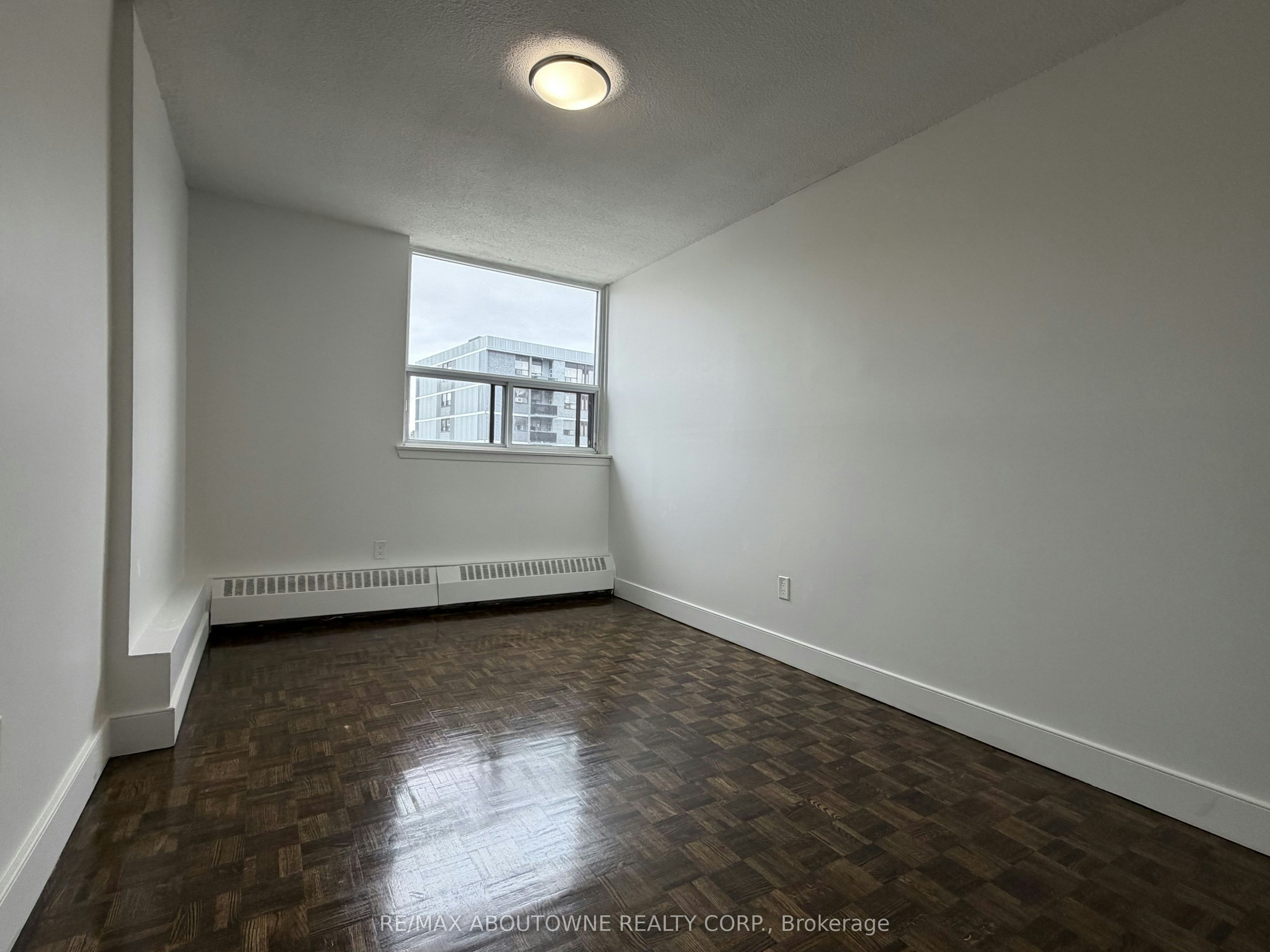 205-147 Wellington Street W, Aurora, ON, L4G 2N9 - 11