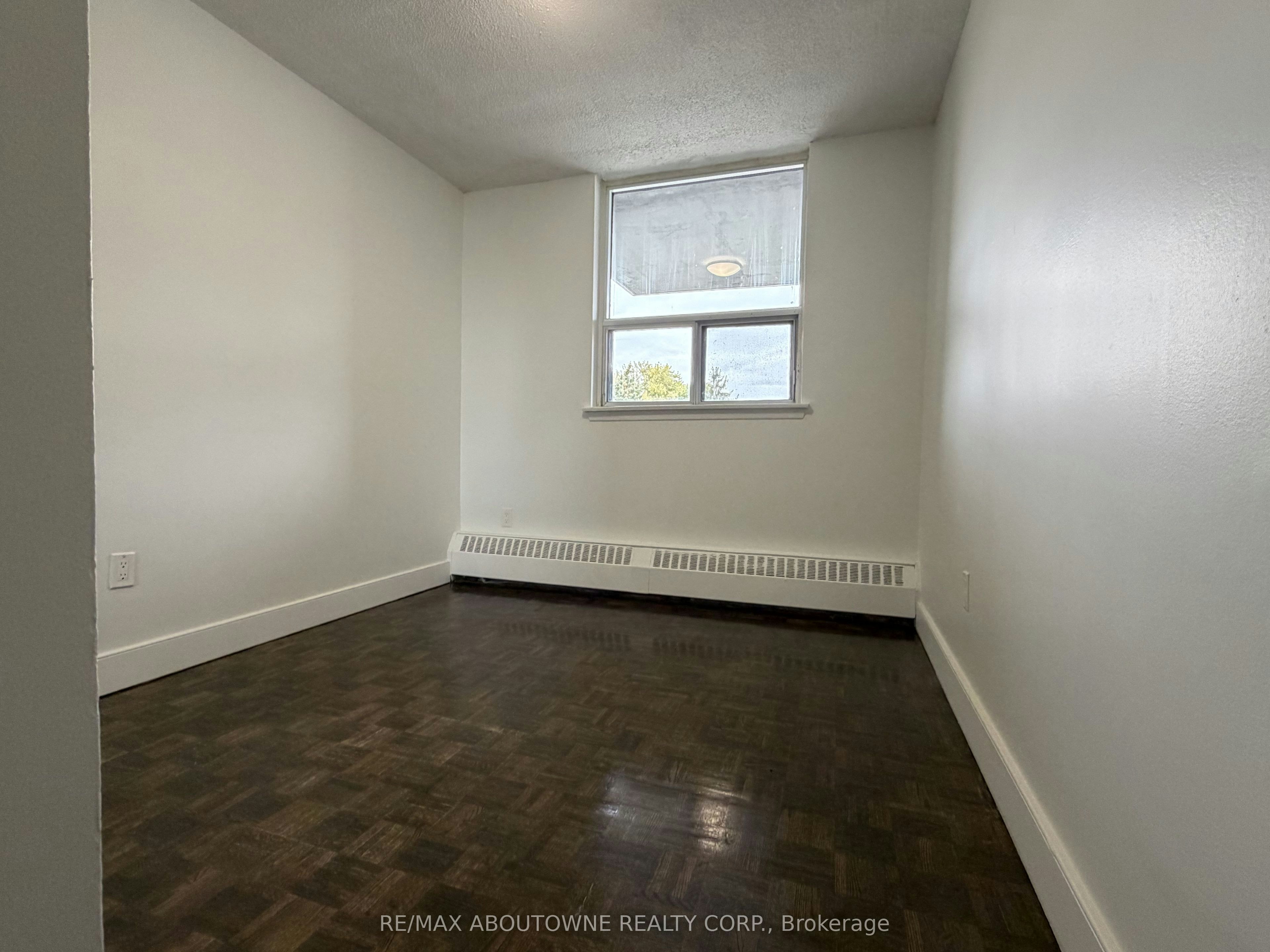 205-147 Wellington Street W, Aurora, ON, L4G 2N9 - 10