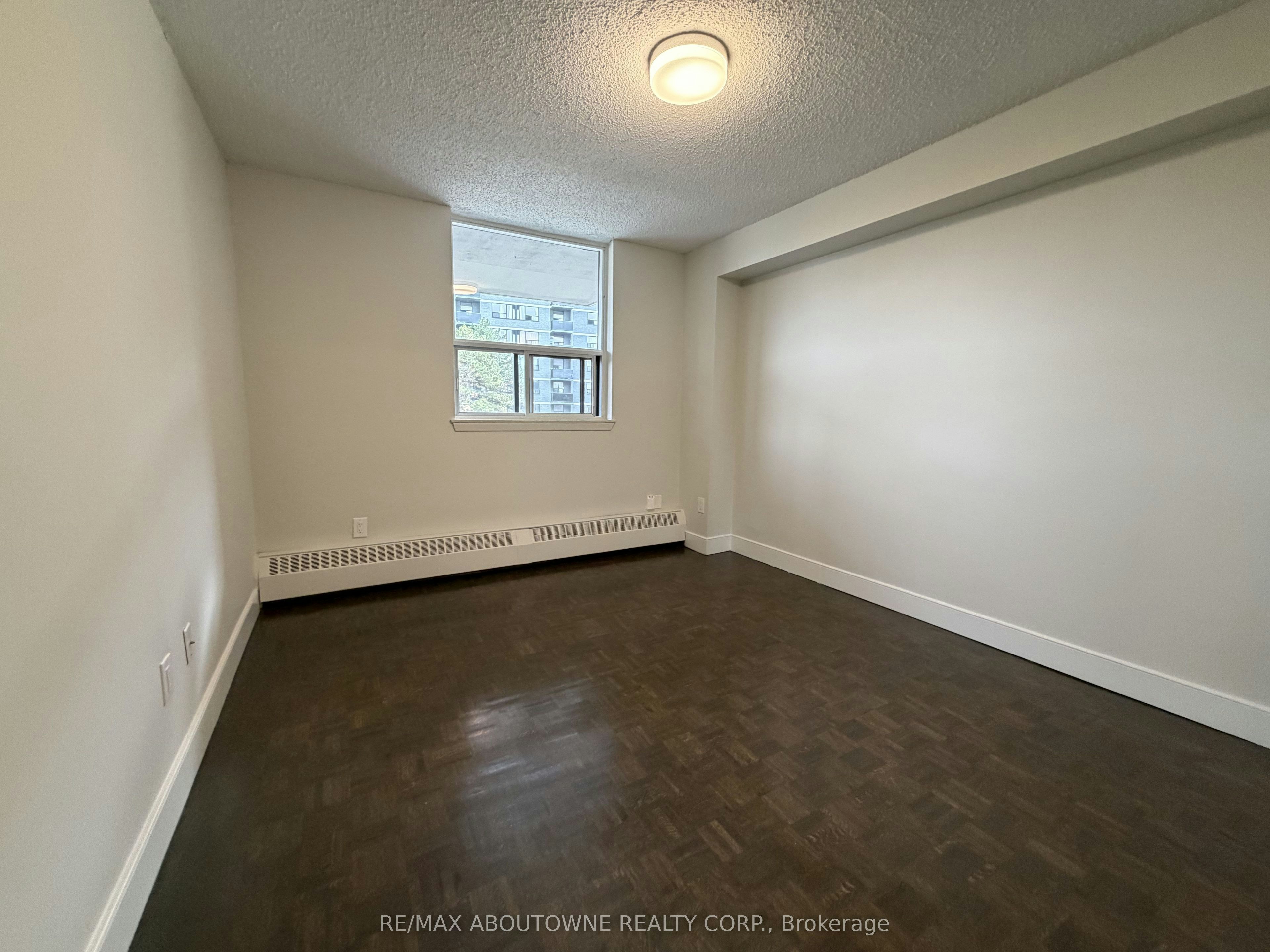 301-145 Wellington Street W, Aurora, ON, L4G 2N9 - 6