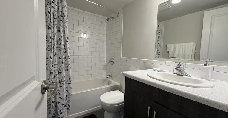 301-145 Wellington Street W, Aurora, ON, L4G 2N9 - 7