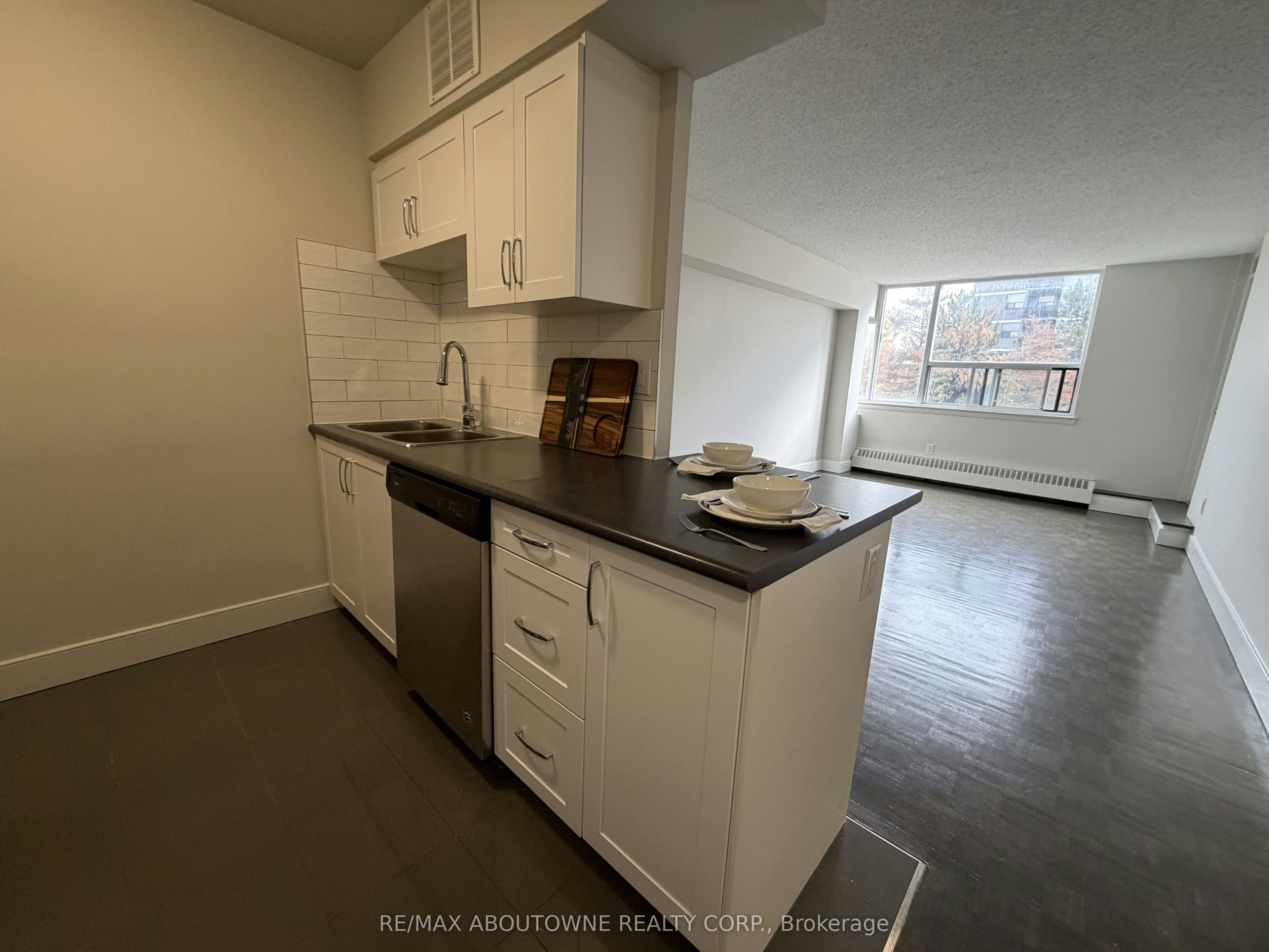 301-145 Wellington Street W, Aurora, ON, L4G 2N9 - 5