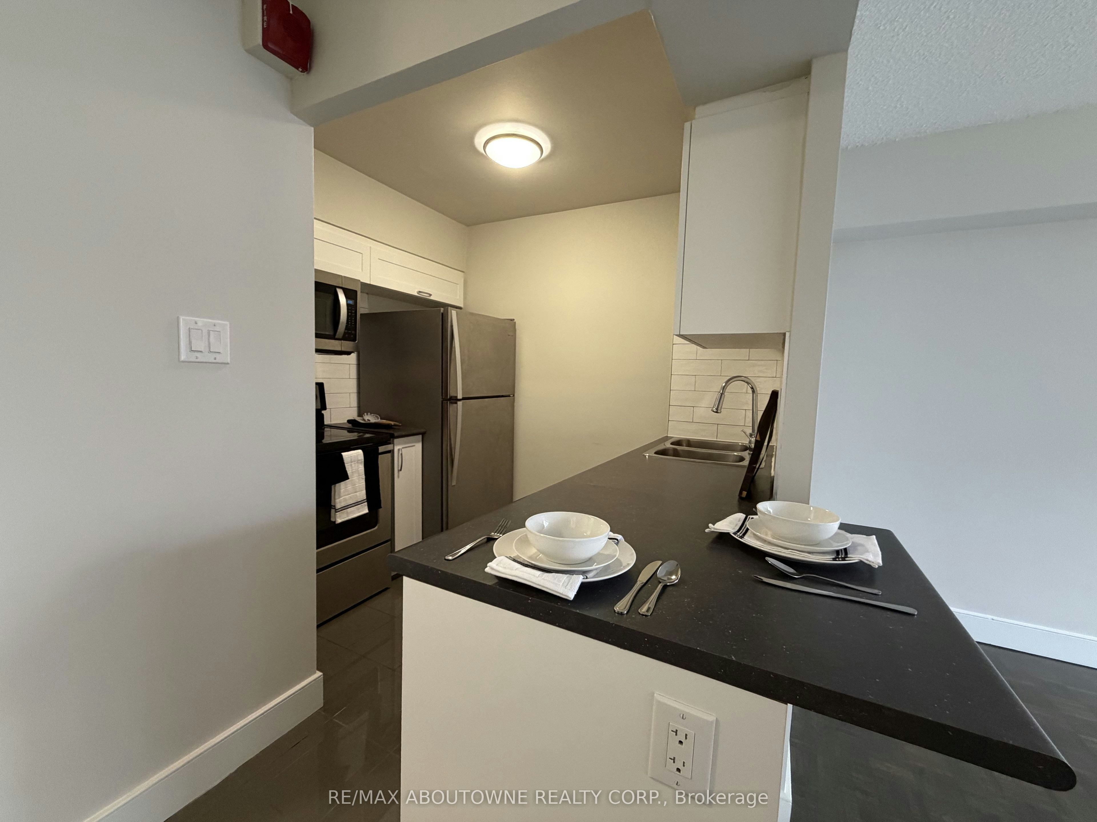 301-145 Wellington Street W, Aurora, ON, L4G 2N9 - 3