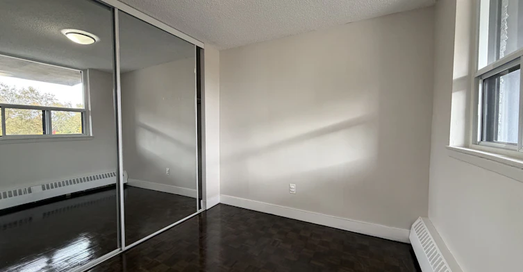 212-145 Wellington Street W, Aurora, ON, L4G 2N9 - 4